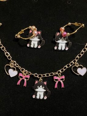 Black White Kitty Charm Bracelet & Hoop Earrings Pink Bow Gold Tone